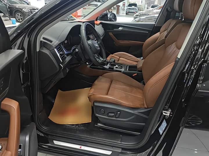 Фото 15 - Audi Q5L