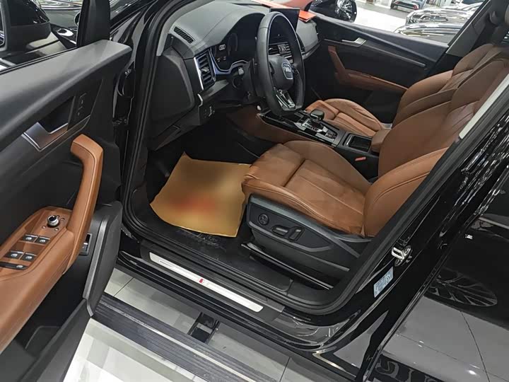 Фото 16 - Audi Q5L