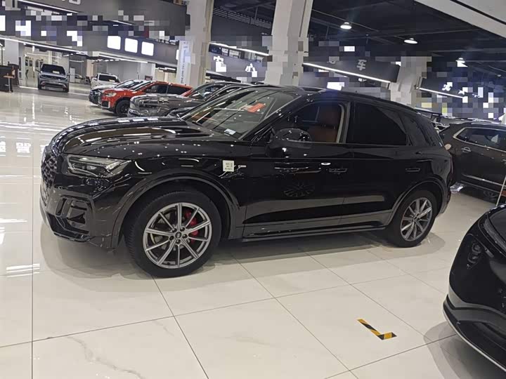 Фото 5 - Audi Q5L
