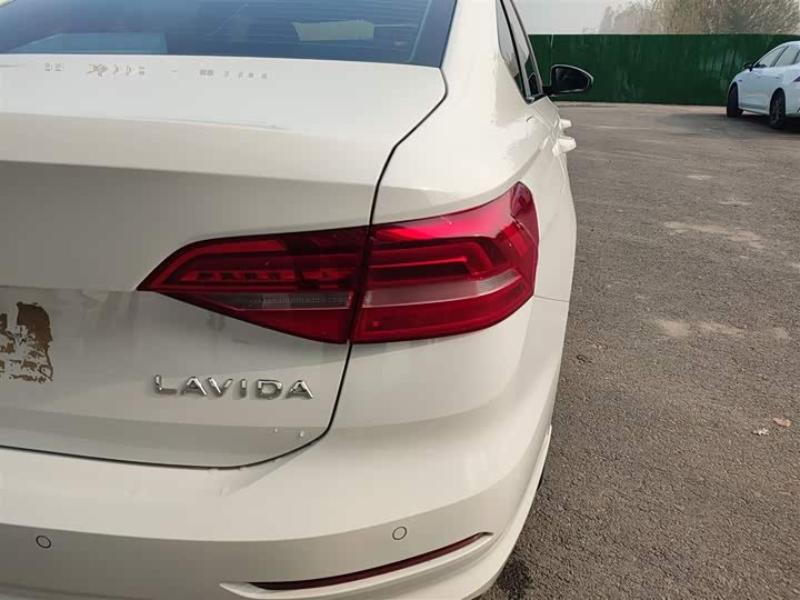 Фото 8 - Volkswagen Lavida