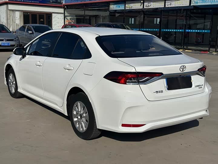 Фото 10 - Toyota Corolla