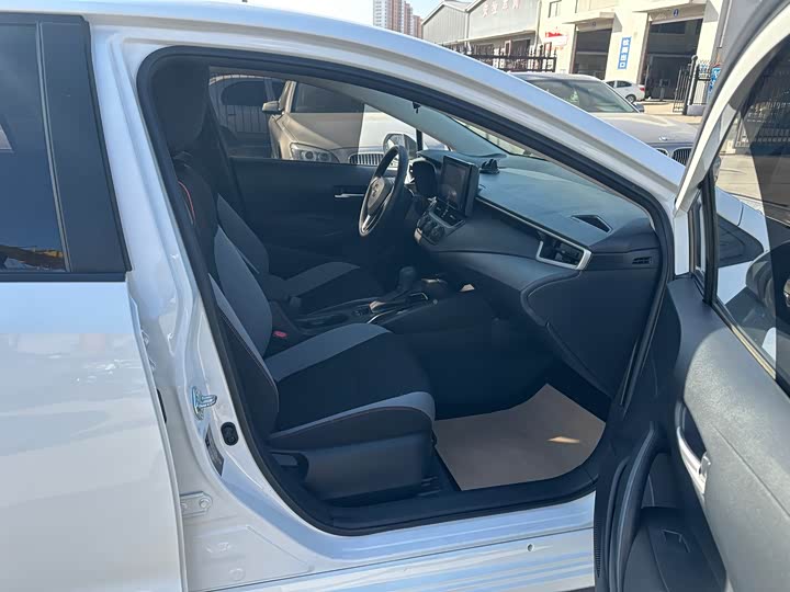 Фото 13 - Toyota Corolla