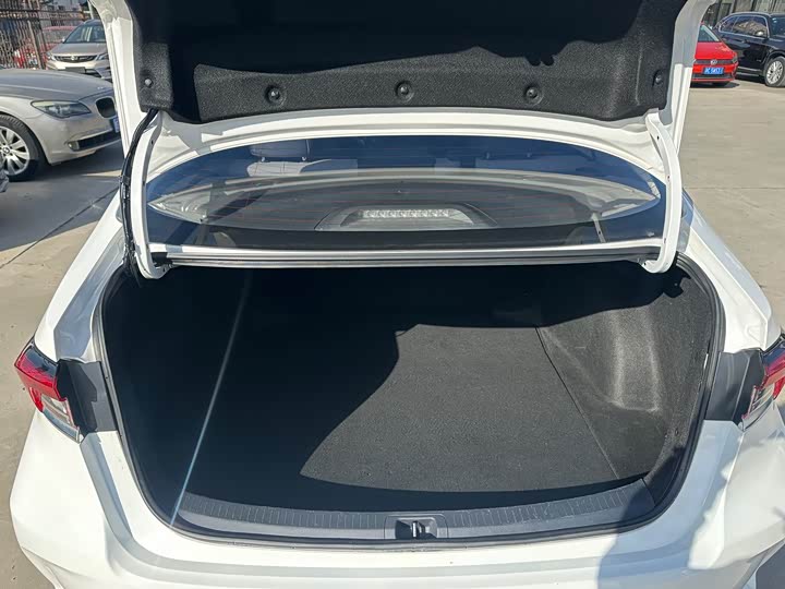 Фото 14 - Toyota Corolla