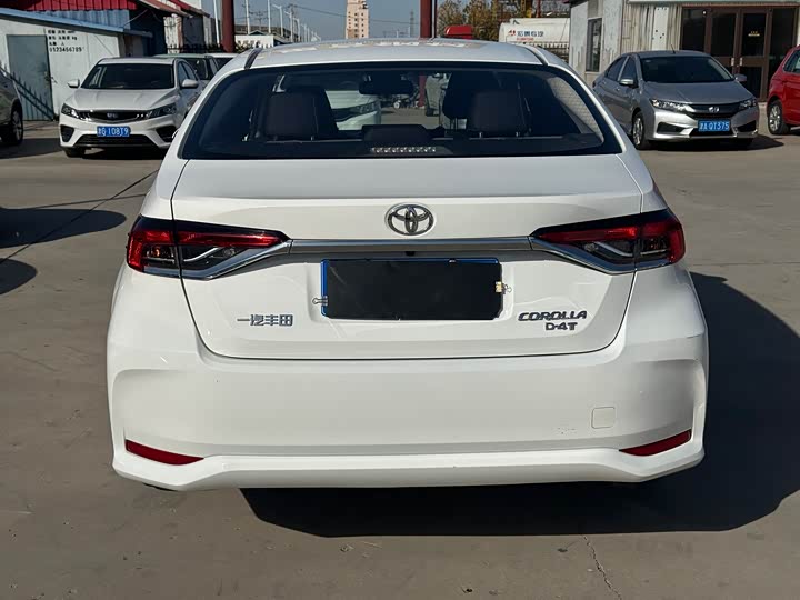 Фото 15 - Toyota Corolla