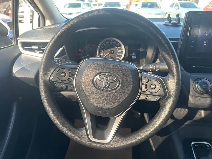 Фото 4 - Toyota Corolla