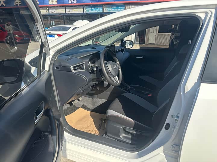 Фото 8 - Toyota Corolla