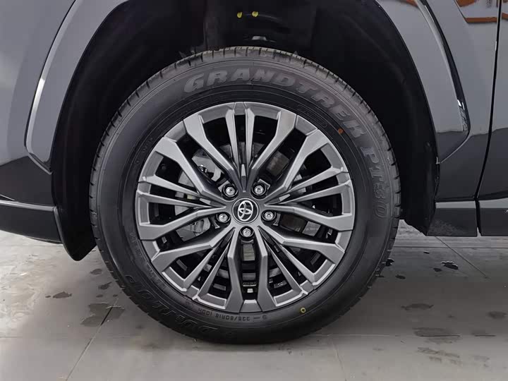 Фото 17 - Toyota Wildlander