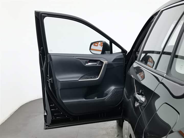 Фото 8 - Toyota Wildlander