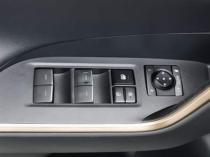 Фото 9 - Toyota Wildlander