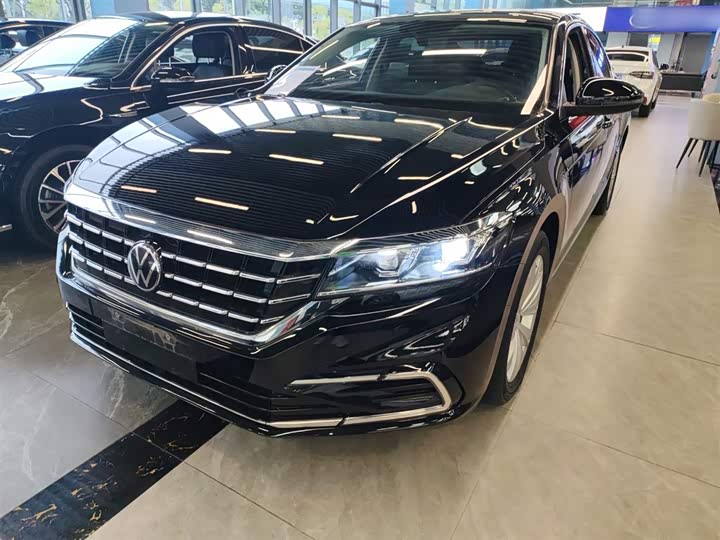 Фото 1 - Volkswagen Passat