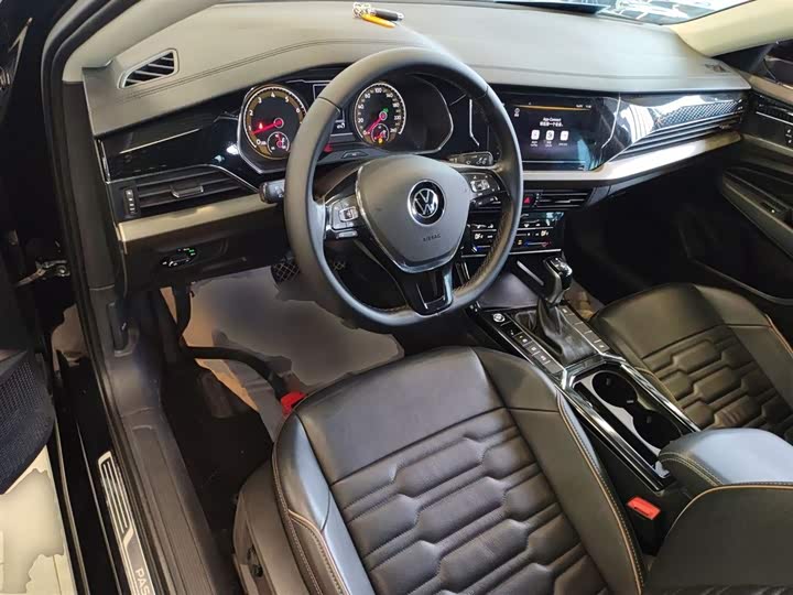 Фото 10 - Volkswagen Passat