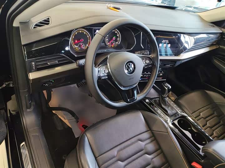 Фото 11 - Volkswagen Passat