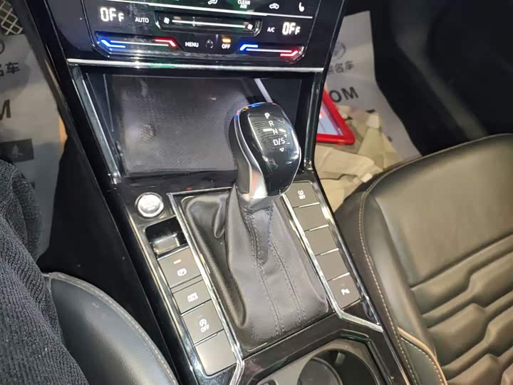 Фото 14 - Volkswagen Passat