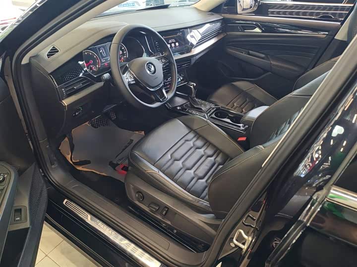 Фото 15 - Volkswagen Passat