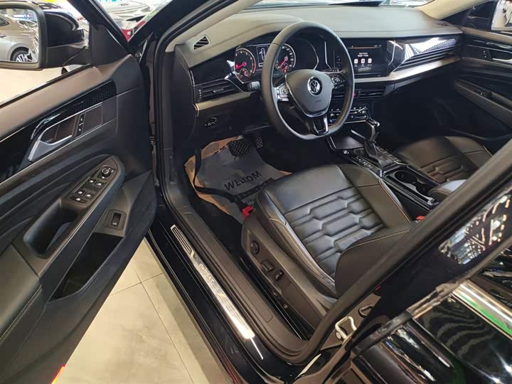 Фото 16 - Volkswagen Passat