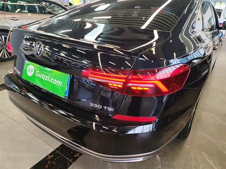 Фото 8 - Volkswagen Passat