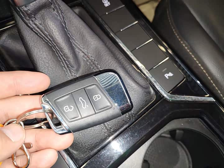 Фото 9 - Volkswagen Passat