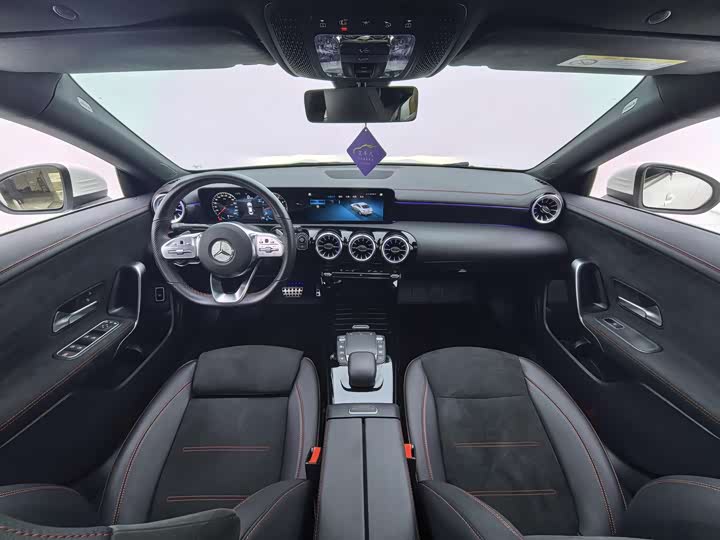Фото 4 - Mercedes-Benz CLA-Class