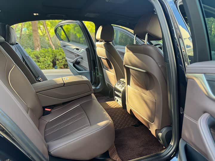 Фото 6 - BMW 5 Series