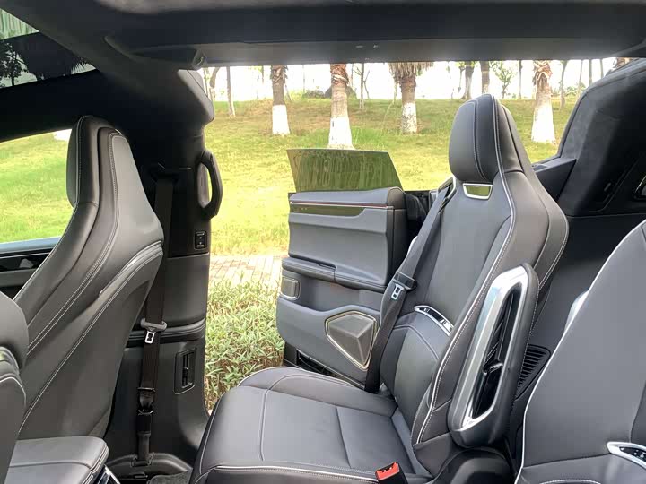 Фото 10 - HiPhi X