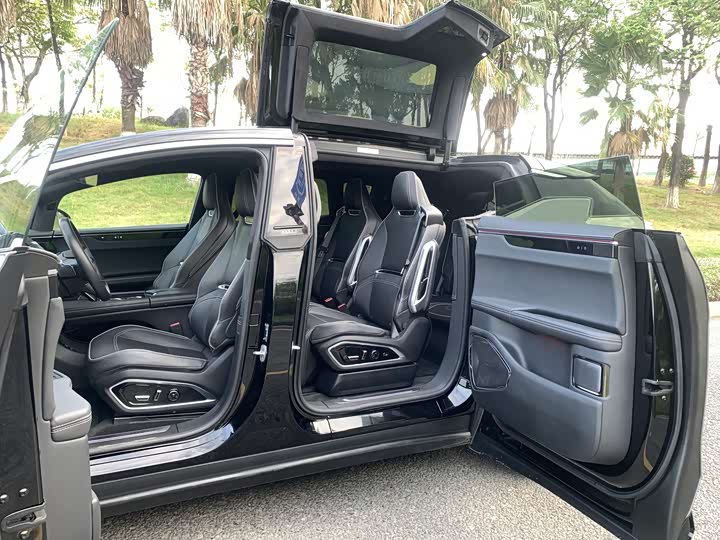 Фото 2 - HiPhi X