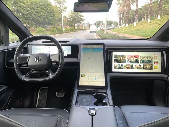 Фото 5 - HiPhi X