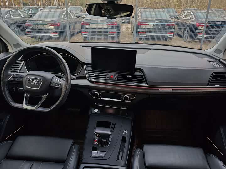 Фото 11 - Audi Q5L