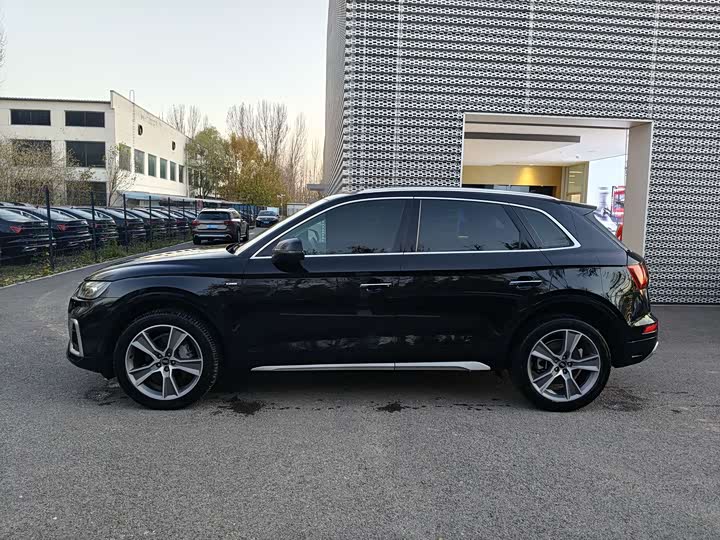 Фото 2 - Audi Q5L