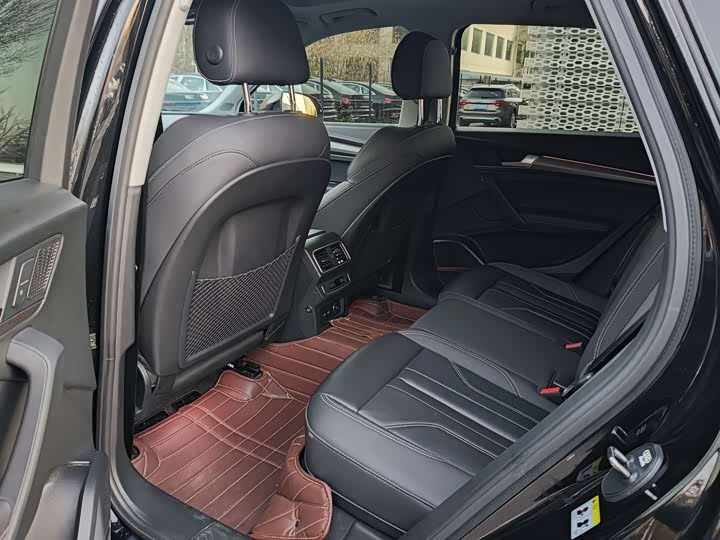 Фото 6 - Audi Q5L