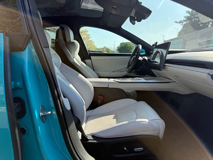 Фото 14 - Xiaomi SU7