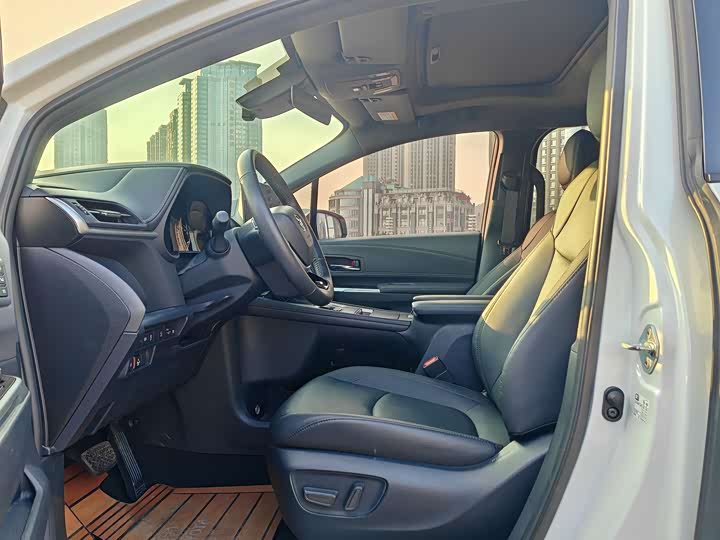 Фото 6 - Toyota Granvia