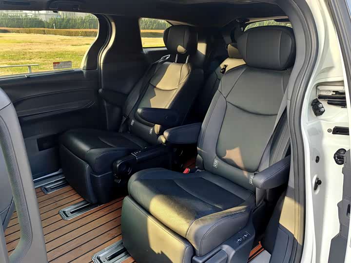 Фото 7 - Toyota Granvia