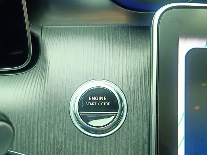 Фото 12 - Mercedes-Benz C-Class Hybrid