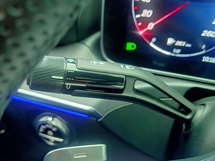 Фото 13 - Mercedes-Benz C-Class Hybrid