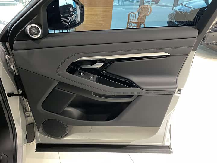 Фото 9 - Land Rover Range Rover Evoque L