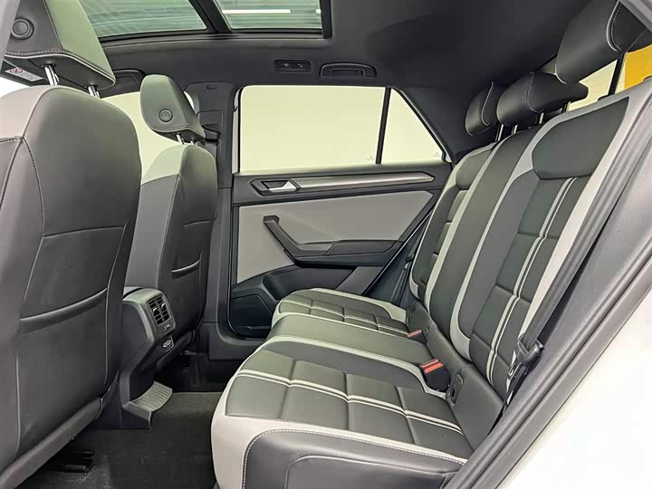 Фото 17 - Volkswagen T-Roc