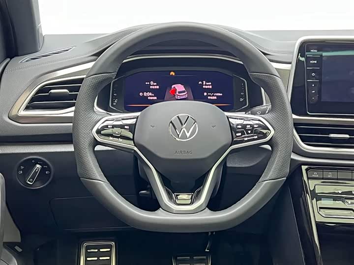 Фото 22 - Volkswagen T-Roc