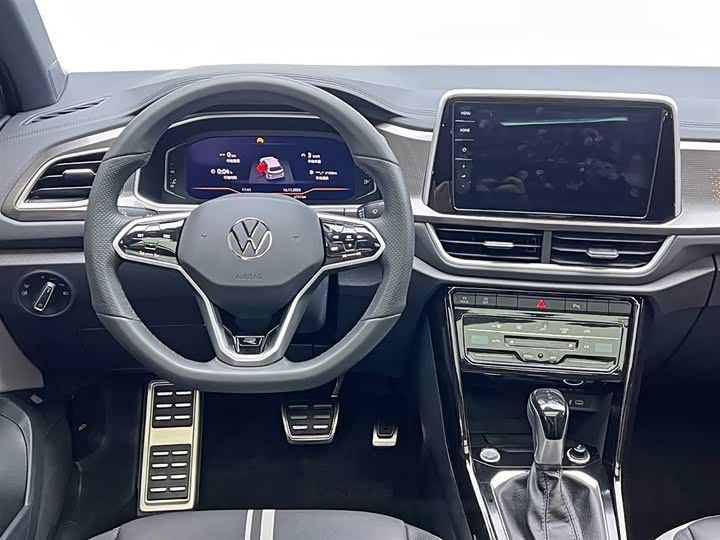 Фото 23 - Volkswagen T-Roc