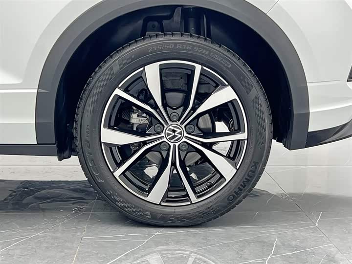 Фото 27 - Volkswagen T-Roc