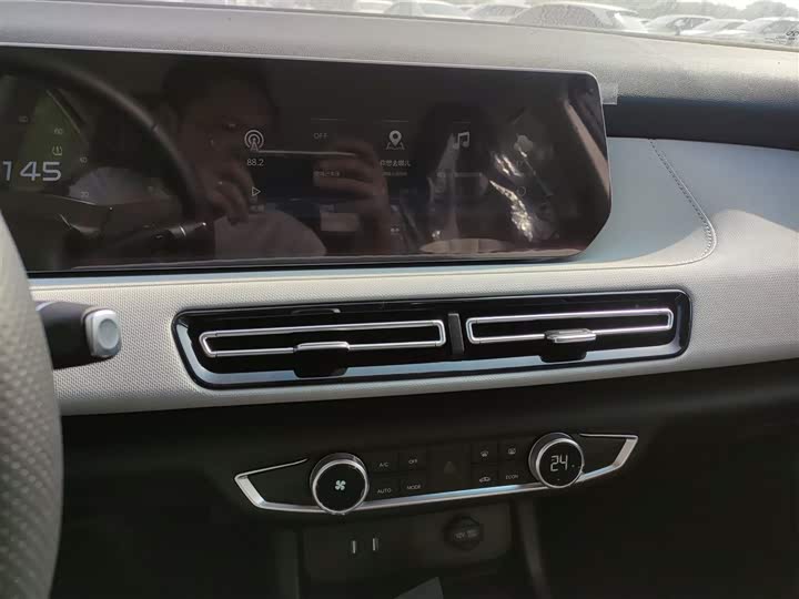 Фото 13 - Beijing EU5 Plus