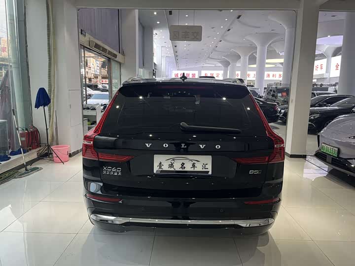 Фото 11 - Volvo XC60