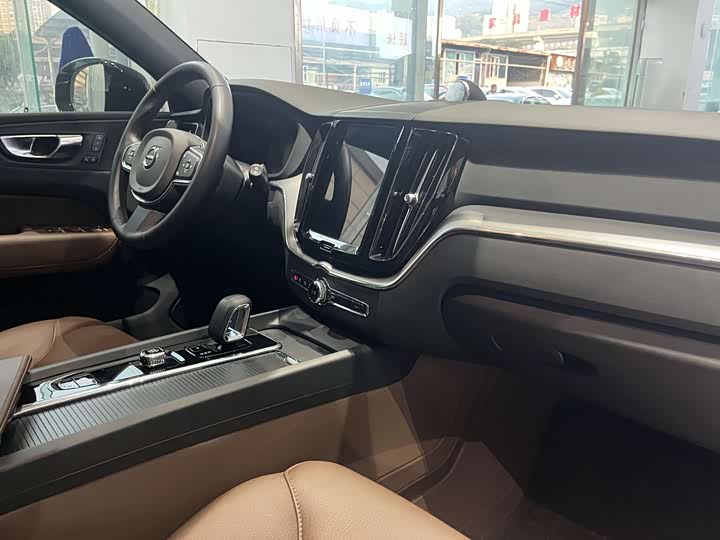 Фото 14 - Volvo XC60