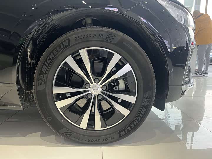 Фото 17 - Volvo XC60