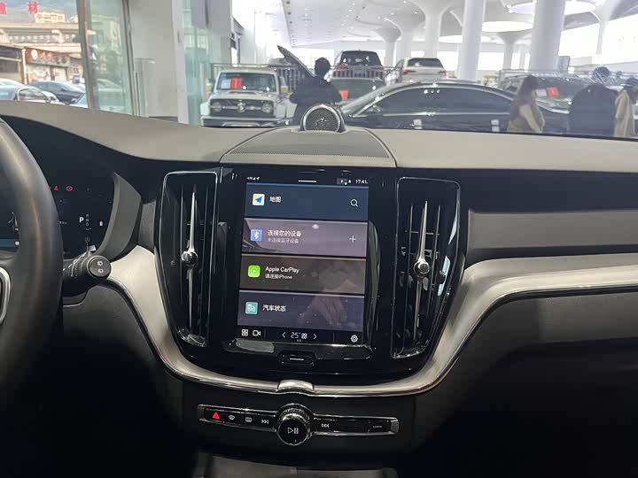 Фото 24 - Volvo XC60