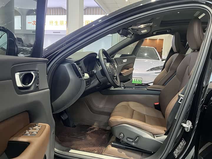 Фото 4 - Volvo XC60