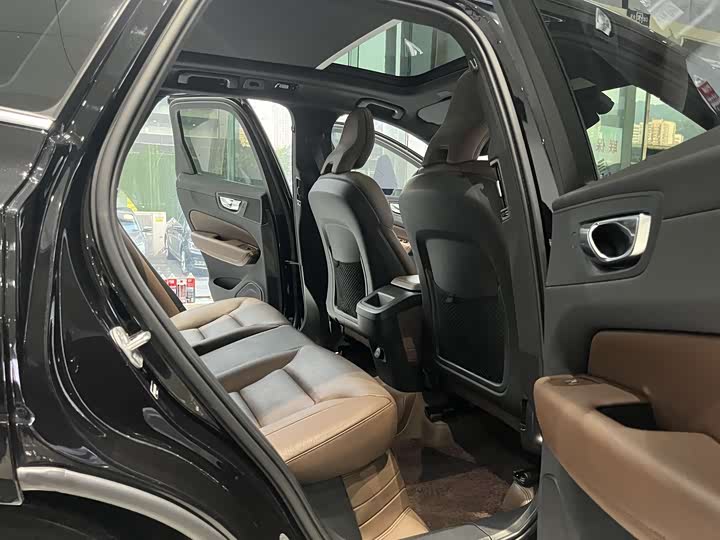 Фото 6 - Volvo XC60