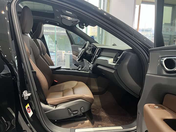 Фото 7 - Volvo XC60