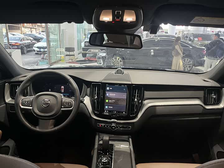 Фото 8 - Volvo XC60