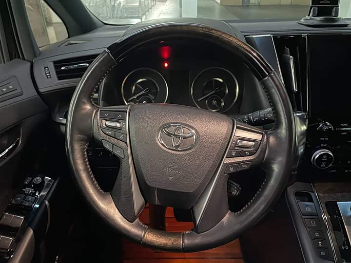 Фото 10 - Toyota Vellfire