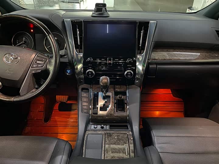 Фото 11 - Toyota Vellfire